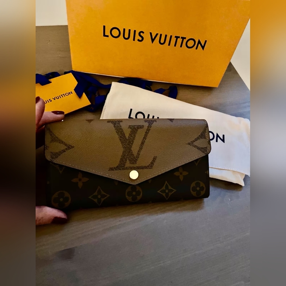 Louis Vuitton Sarah Wallet